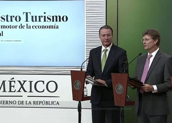 "Nuestro turismo, el gran motor de la economía nacional", se lee en la presentación del Secretario de Turismo, Enrique de la Madrid.