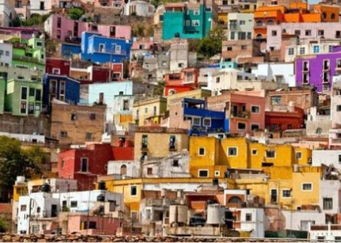 De acuerdo con el sitio en línea RentCafé, el mercado de renta en México es mucho menos asequible que el de Nueva York, pues en la capital mexicana se necesita ocupar en promedio el 60% del ingreso en pagar la vivienda. 