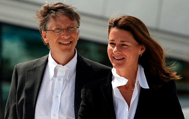 Bill Gates, dueño de Microsoft, junto a su esposa Melinda Gates