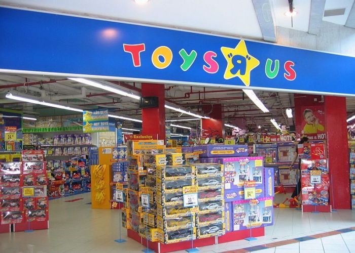 La tienda Toys R Us se declaró en bancarrota en septiembre 2017, sin embargo mantuvo algunas de operaciones. Foto: Terence Ong 